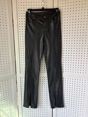 Pantalones para mujer Calzedonia de imitación de cuero negro forrados de lana pierna delantera divididos ¿Pequeños? Foto 1 de 4