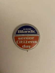 Alcalde Bilandic Día de las Personas Mayores Pin Botón Trasero P56 - Imagen 1 de 3
