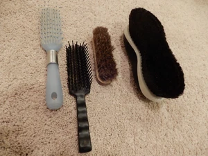 4 ASSORTED PET/EQUINE HORSE GROOMING BRUSHES - Picture 1 of 4