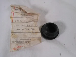 Honda, NUEVO DE LOTE ANTIGUO, B75, BF100, tapa subtanque, # 17572-801-810. S168c - Imagen 1 de 3