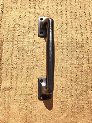 Manija de puerta de garaje Amarr Canterbury 10-1/2" Foto 1 de 4