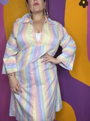 Vestido vintage de algodón a rayas pastel con v profundo talla plus Foto 1 de 4