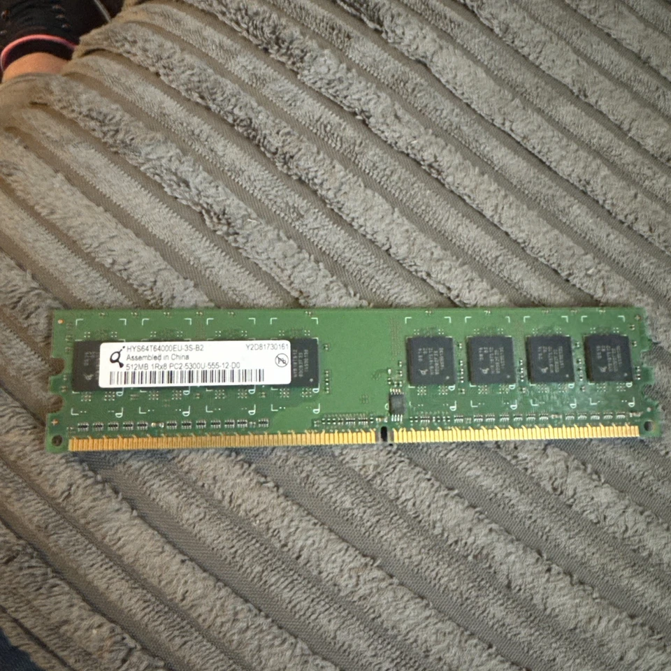 Infineon HYS64T64000HU-3S-A 512MB Memory RAM PC2-5300U-555-12-D0 - Image 1 of 1