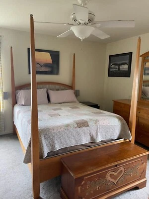 Stanley Queen 5 Piece Bedroom Set furniture used - Image 1 of 4