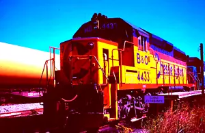 ORIGINAL KODACHROME SLIDE CHESSIE GP40-2 #4433 PORTSMOUTH, VIRGINIA OCTOBER 1987 - Picture 1 of 1