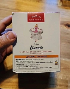 Hallmark Andenken 2025 Aschenputtel ein schönes Kleid für Cinderelly musikalisches Ornament - Bild 1 von 7