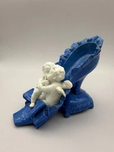 Antique German Meissen Porcelain Figurine Kissing Cherubs In A Shoe - Picture 1 of 9