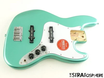 Bajo Fender Squier Affinity Active Jazz, CUERPO CARGADO, Preamplificador Mystic Surf Verde. Foto 1 de 2