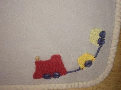 Manta de tren para bebé niño azul polar bordado aplique cosido caboose Lovey Foto 1 de 4