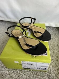 Sandalo Ted Baker cinturino a T nero con oro 5 M nuovo tacco piatto - Foto 1 di 6