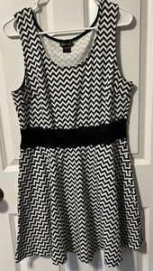 WOMEN’S KNEE LENGTH SUMMER DRESS. SIZE 1X MADE BY WET SEAL. SLEEVELESS - Picture 1 of 3