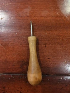 Vintage  Curved Rug Hooking Tool, Wood Handle in great Condition! - Picture 1 of 3