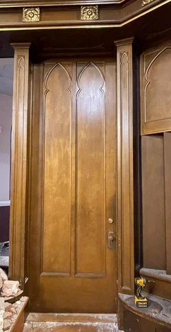 INCREDIBLE GOTHIC OAK WOOD ANTIQUE DOOR FROM A CLOSED CHURCH - HCM109 Cover