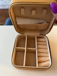 AVON MOTHERS DAY JEWELRY ORGANIZER. - Picture 1 of 3