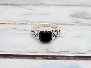 Sizes 4 to 10 / 925 Sterling Silver Ring with Natural Black Agate Gemstone - Picture 1 of 7
