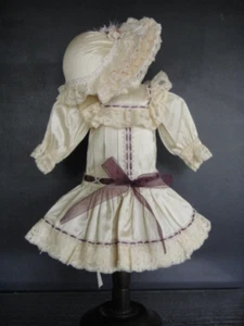 ROBE SOIE et dentelles avec chapeau pour POUPÉE modernes anciennes de 32-34 cm - Foto 1 di 6