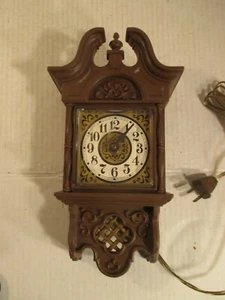 Vintage Spartus plastic case wall clock model 5876 TESTED working - Picture 1 of 12