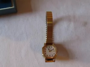 OROLOGIO DA POLSO DONNA LORUS IN SCATOLA TONO ORO RESISTENTE ALL'ACQUA (SENZA BATTERIA). - Foto 1 di 4