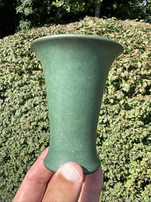 MARBLEHEAD POTTERY ARTS & CRAFTS MATTE GREEN GLAZED CABINET VASE - Image 1 of 4