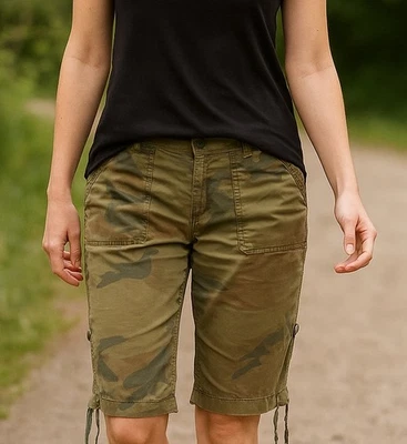 American Eagle Womens 10 Roll Up Down Cargo Shorts Green Camo Y2K Nature Retro - Image 1 of 4