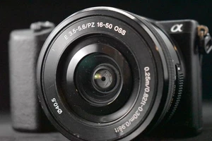 [1 Yr Warranty] Sony Alpha a5100 Mirrorless Digital Camera with Lens Black 8133 - Picture 1 of 16