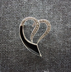 MARCASITE with BLACK ONYX BROOCH set in .925 STERLING SILVER FREE SHIPPING - Picture 1 of 3