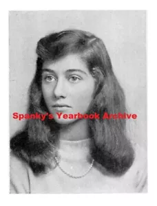 Anuario de escuela secundaria de la década de 1930 con DIANE ARBUS senior ~ Fotógrafo Graflex Nikon - Imagen 1 de 12