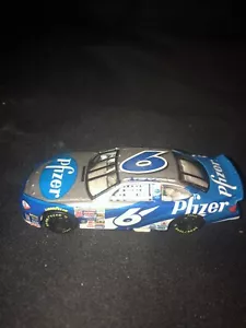 2001 Mark Martin #6 Pfizer / Viagra Ford 1:64 NM Nascar Diecast Car - Picture 1 of 6