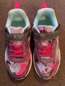 Yeskis Light Up Heel Girls Size 12 Slip on Tennis Shoes New - Picture 1 of 5