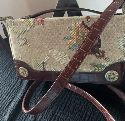 Maggi B 手包钱包斜挎包针绣挂毯 9 英寸 x 5 英寸顶部手柄或肩带 — 第 1/4 张图片