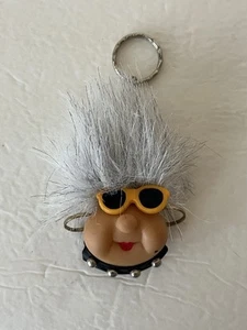 Pucker People Llavero Cadera Abuela Abuela Con Gafas de Sol Regalo Único - Imagen 1 de 6