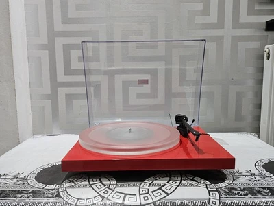 Vintage Project Debut 3 Plattenspieler in rot mit Ortofon OM 5E Tonabnehmer Stylus - Bild 1 von 4