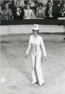 "Brigitte BARDOT at the 1970 GALA DE L'UNION DES ARTISTES" Original Press Photo - Picture 1 of 2