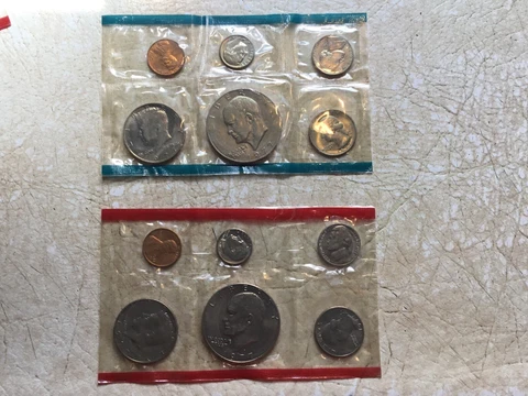 1977 US Mint Set Uncirculated 12 Coin Set Philadelphia & Denver P & D Cover