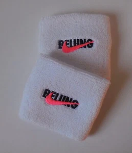 Pulseras Nike Swoosh Beijing blancas/negras/rosa corredor un par - Imagen 1 de 3