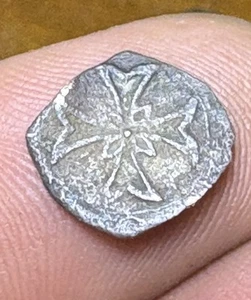 Feudal coin in silver or billon cross of the Holy Spirit Liard? - Picture 1 of 2