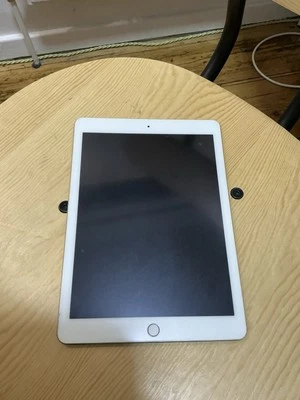 Apple iPad Pro 9.7inch WiFi 256GB Gold, Model A1673 - Image 1 of 4