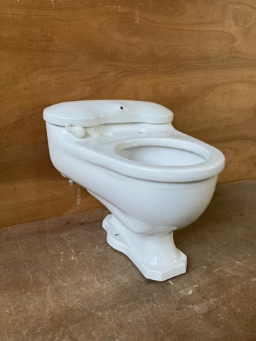 Antique Ceramic Deco Case Kidney 1 Piece Toilet White Porcelain Low Boy 411-22E Cover