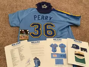 1983 Mariners Gaylord Perry Game Used & Signed Baseball Jersey and Hat MEARS 10 - Bild 1 von 5
