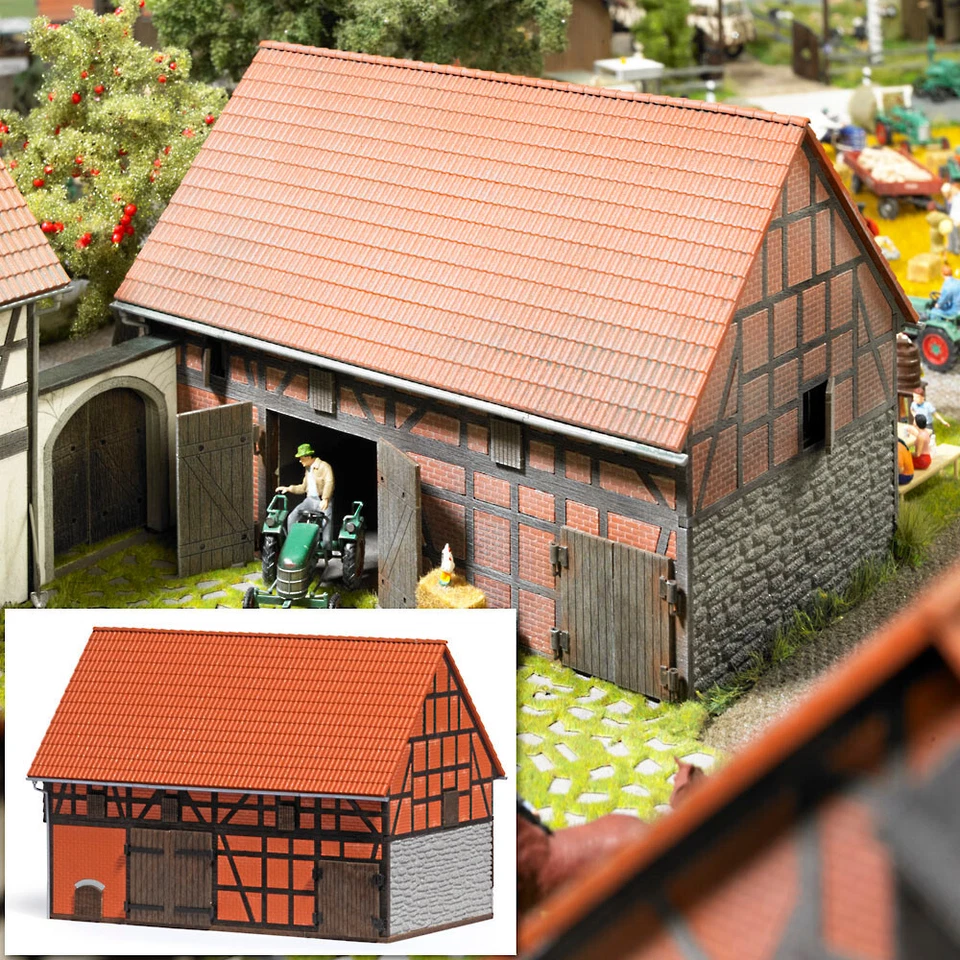 Barn with small stable OO/HO Gauge Busch 1506 - Image 1 of 1