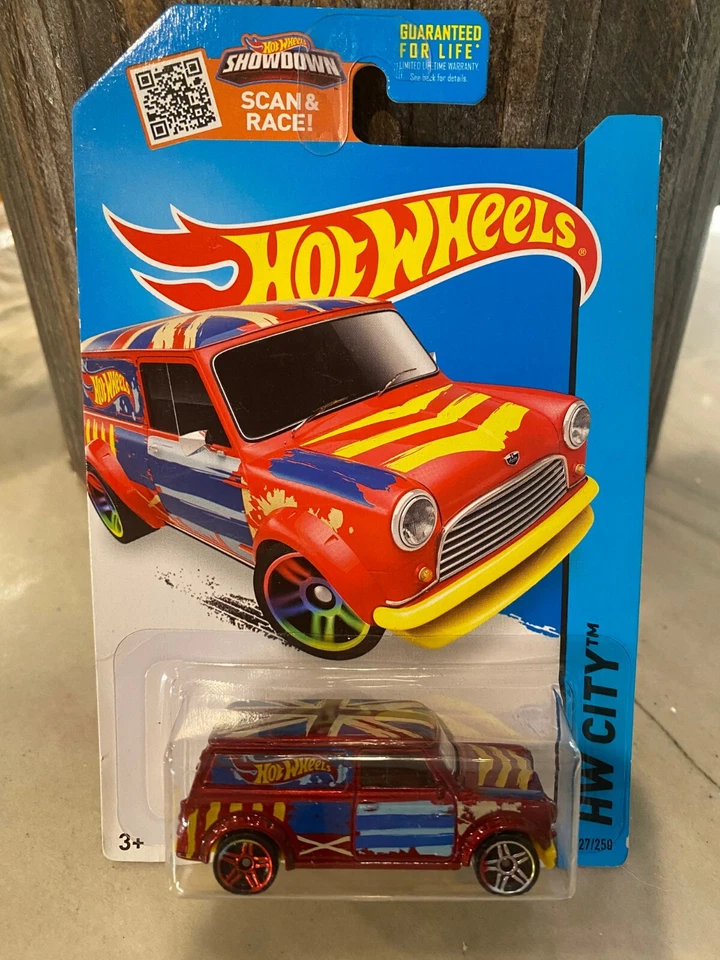 2015 Hot Wheels #27 Hw City-Hw Arte Auto '67 Austin Mini Van Red Variante W/Pr5 - Immagine 1 di 1