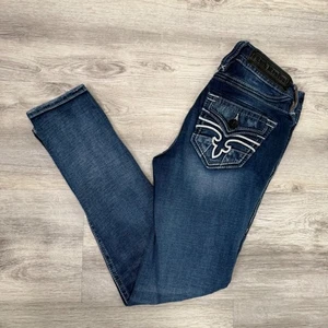 Jeans donna Rock Revival Aala taglia 27 vita media skinny tasche impreziosite denim - Foto 1 di 14