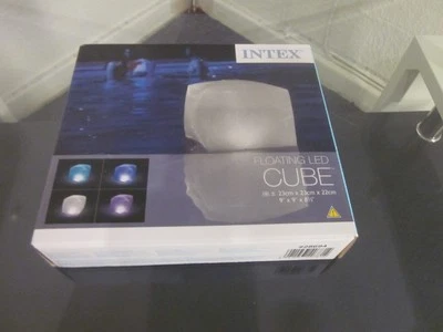 Intex LED-Schwimmleuchte Würfel 28694 4 Farben farbwechselnd - Bild 1 von 4