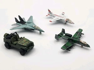 Lotto militare vintage 1981 Jeep Hotwheels Plus A143 F-14 Tomcat A154 av-8b A142 - Foto 1 di 14