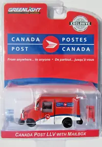 GREENLIGHT CANADA POSTAL TRUCK LLV WITH MAILBOX EXCLUSIVE HOBBY ONLY - Picture 1 of 3