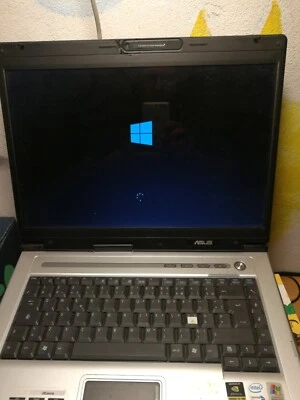 PC PORTATILE ASUS Z92J DUAL CORE T5500 RAM 3GB HD 60GB SCHERMO 15.4 CON WEBCAM  - Immagine 1 di 4