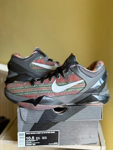 Nike Kobe 7 VII System BHM 10.5 44.5 Ftb Bryant Protro kb Mambacita Force Zoom - Bild 1 von 8