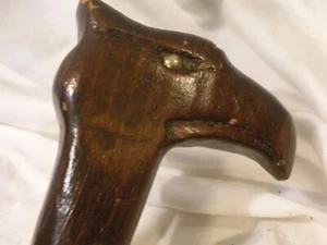 Gehstock aus Holz mit Falke Vogel Adler Ende Vintage - Bild 1 von 13