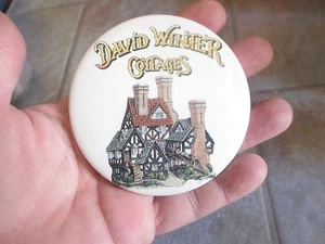Pin PINBACK Botón DAVID WINTER "Cabañas" ~ ¡ENVÍO GRATUITO! - Imagen 1 de 6