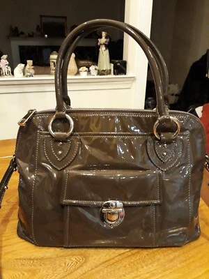 Bolso Cartera Marc Jacobs Charol Verde Oscuro Foto 1 de 4